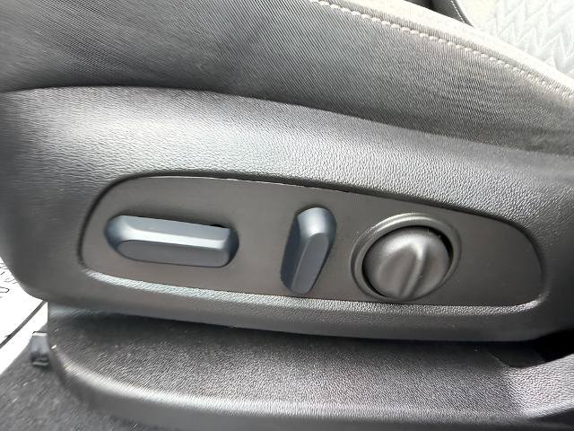 Used 2024 Chevrolet Equinox LT AWD/4WD image 20