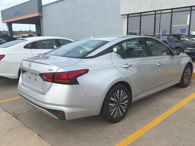 Used 2024 Nissan Altima 2.5 SV FWD image 4