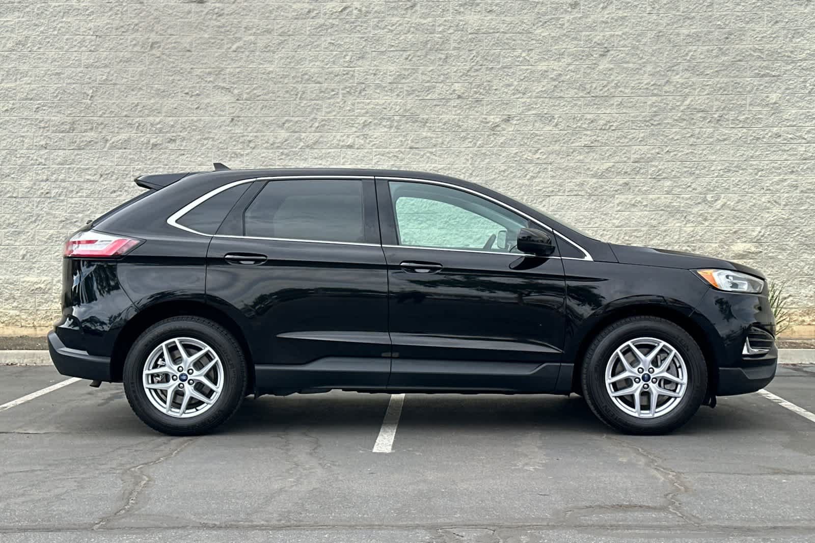 Certified 2021 Ford Edge SEL w/ Cargo Accessory Package AWD/4WD image 9