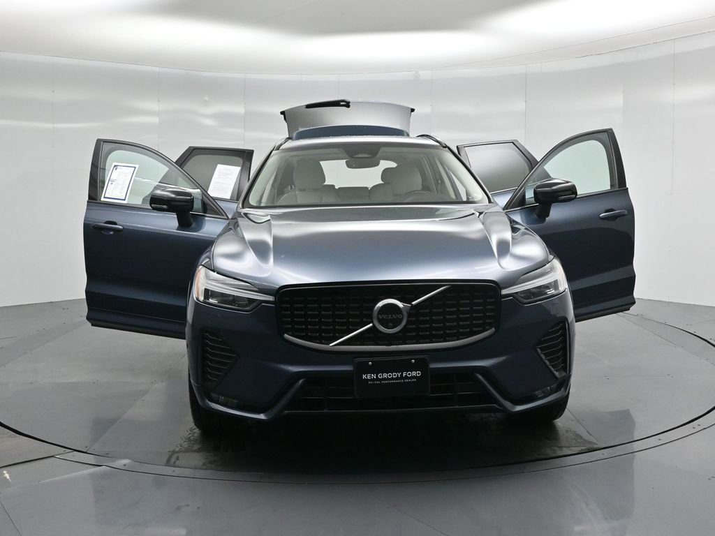 Used 2023 Volvo XC60 B5 Plus image 54