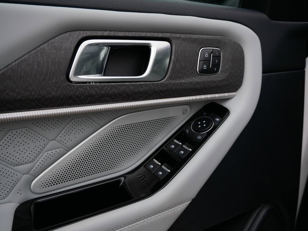 Certified 2025 Ford Explorer Platinum w/ Ultimate Package image 17