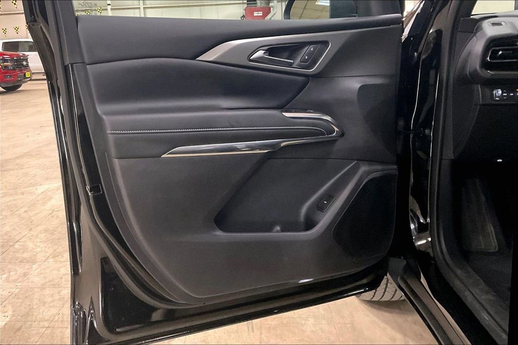 Used 2025 Chevrolet Traverse LT AWD/4WD image 21