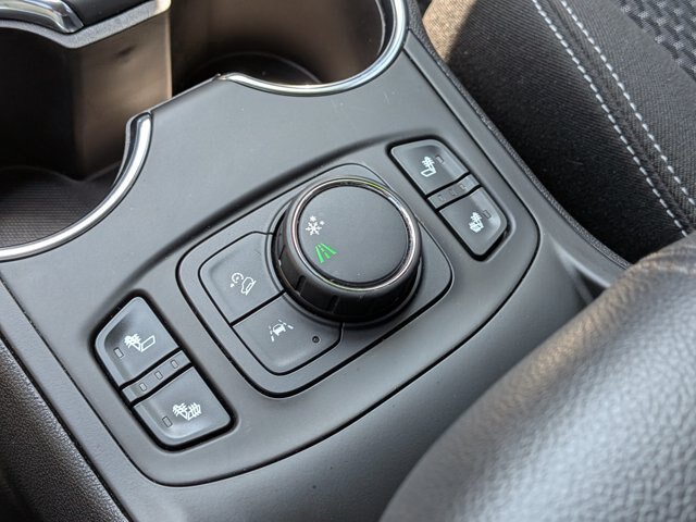 Used 2022 GMC Terrain SLE w/ Driver Convenience Package FWD image 28
