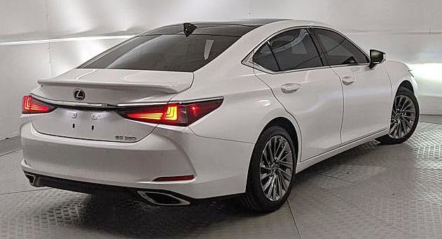 Used 2024 Lexus ES 350 Luxury w/ Accessory Package (Z1) image 3