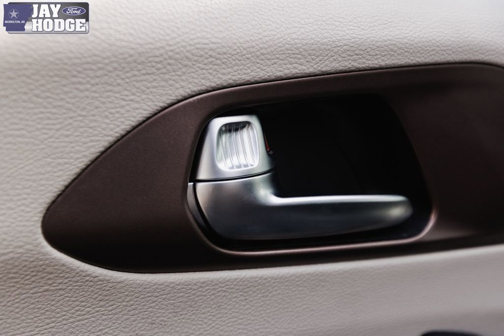 Used 2023 Chrysler Voyager LX image 31