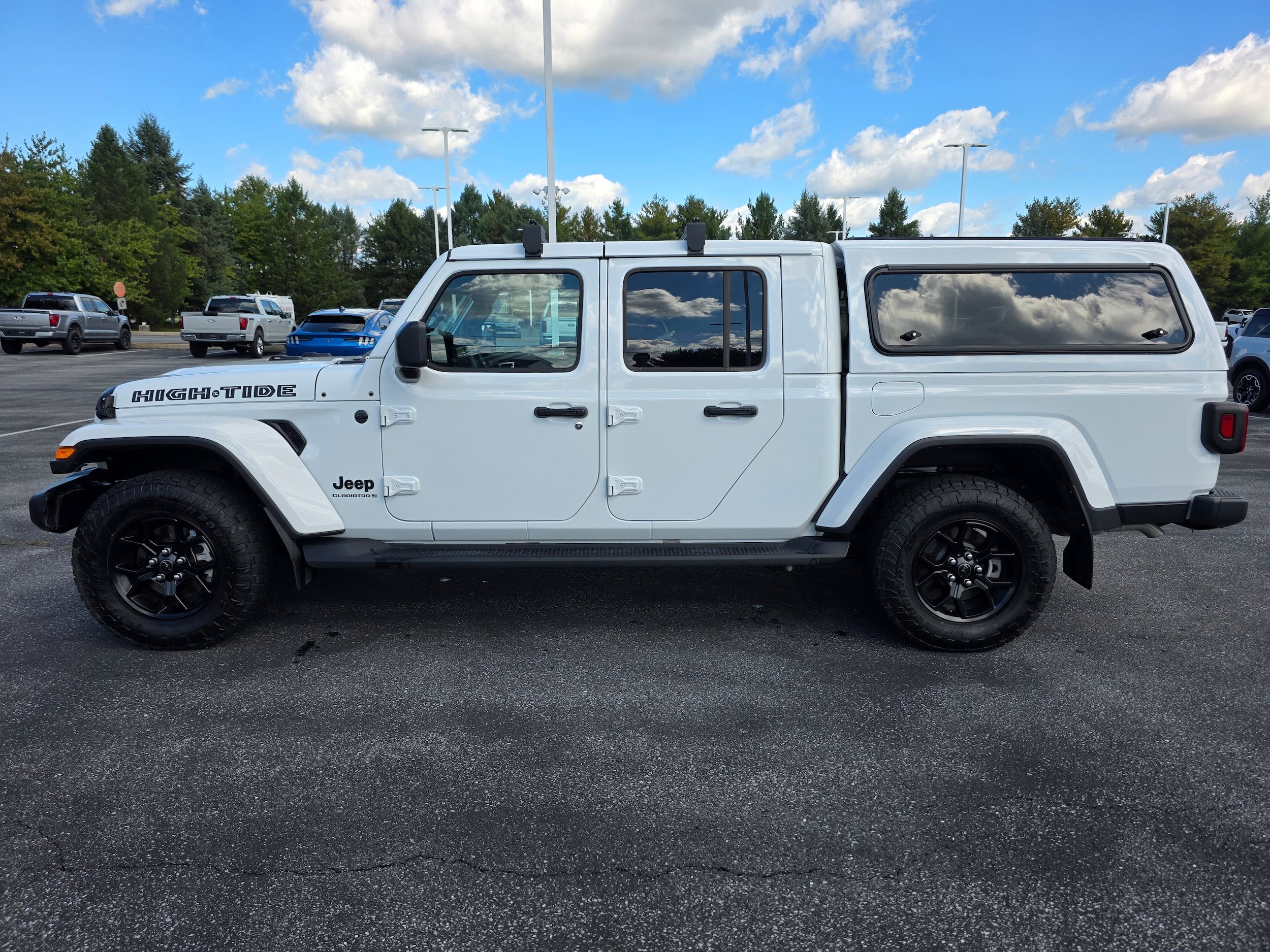 Used 2025 Jeep Gladiator Sport AWD/4WD image 2