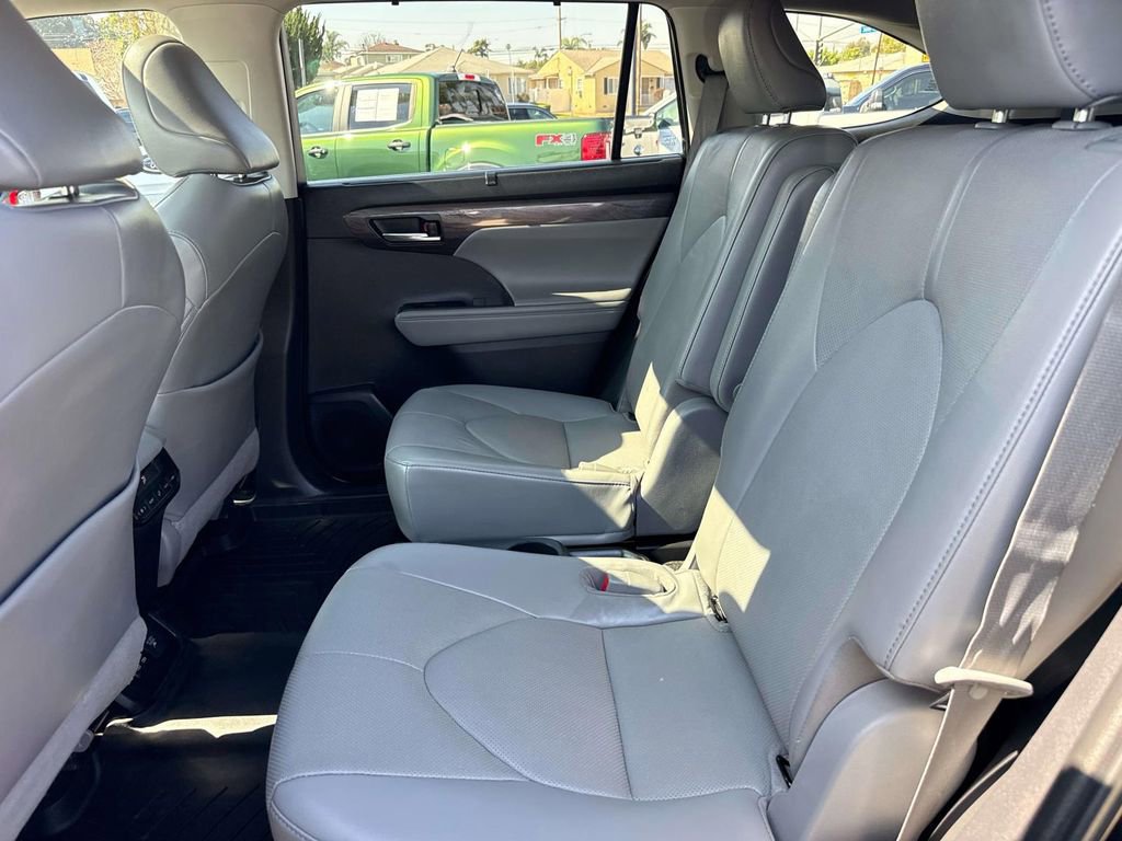 Used 2022 Toyota Highlander Limited image 12