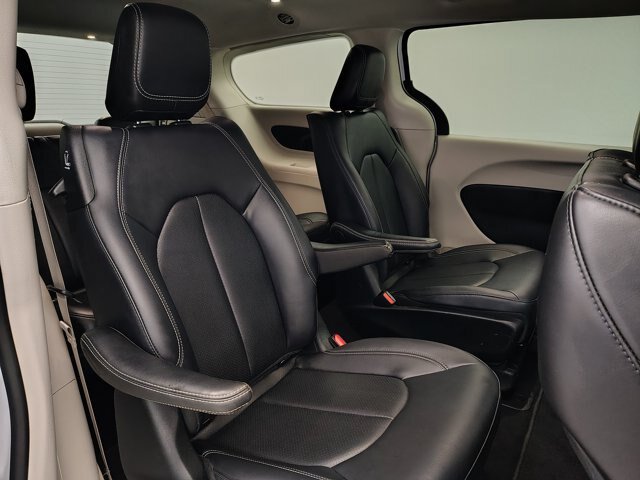 Used 2024 Chrysler Pacifica Limited FWD image 27