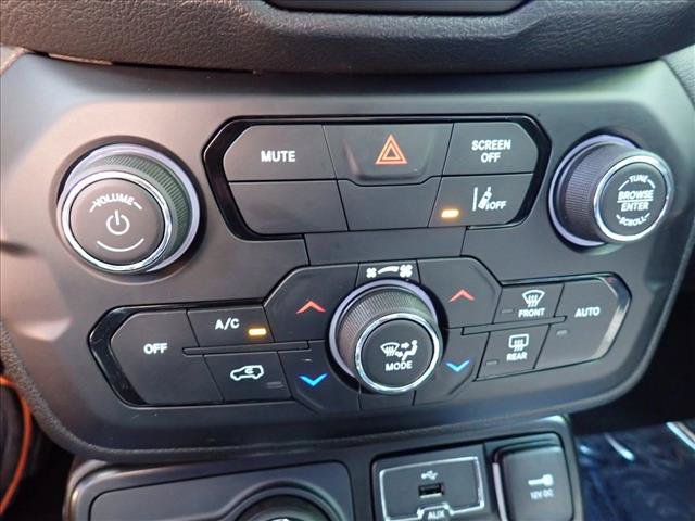 Used 2023 Jeep Renegade Latitude AWD/4WD image 19