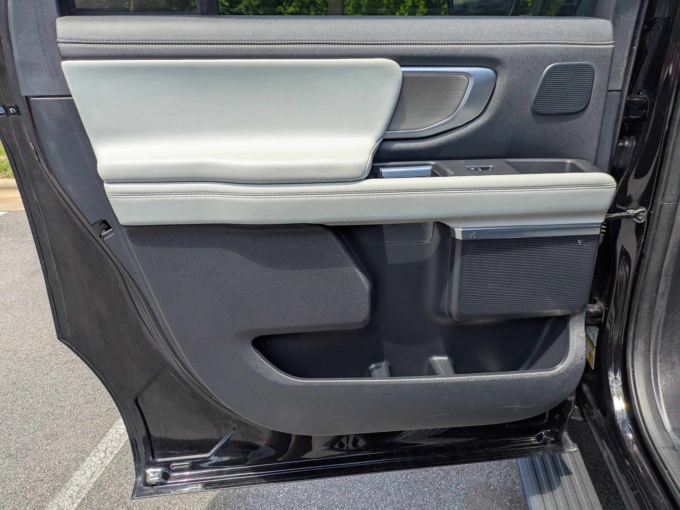 Certified 2025 Ford Expedition Max Platinum w/ Driver's Package AWD/4WD image 28