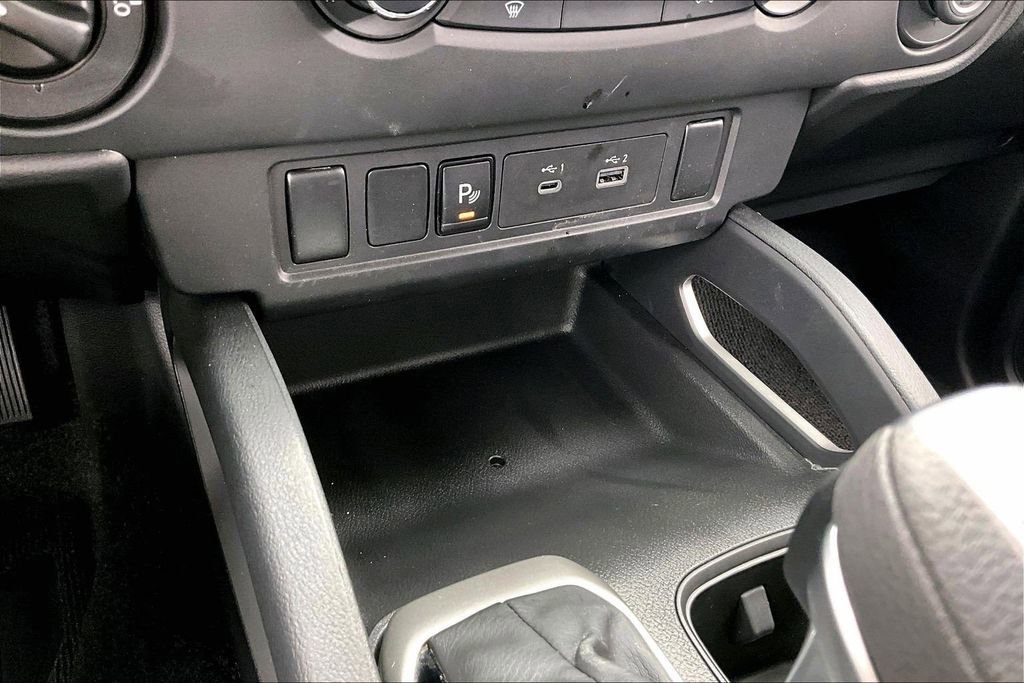 Used 2025 Nissan Frontier SV image 33