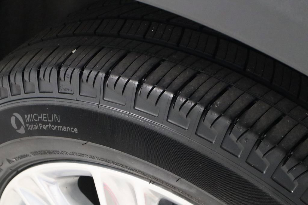 Certified 2021 Ford Explorer Limited w/ Equipment Group 301A image 21