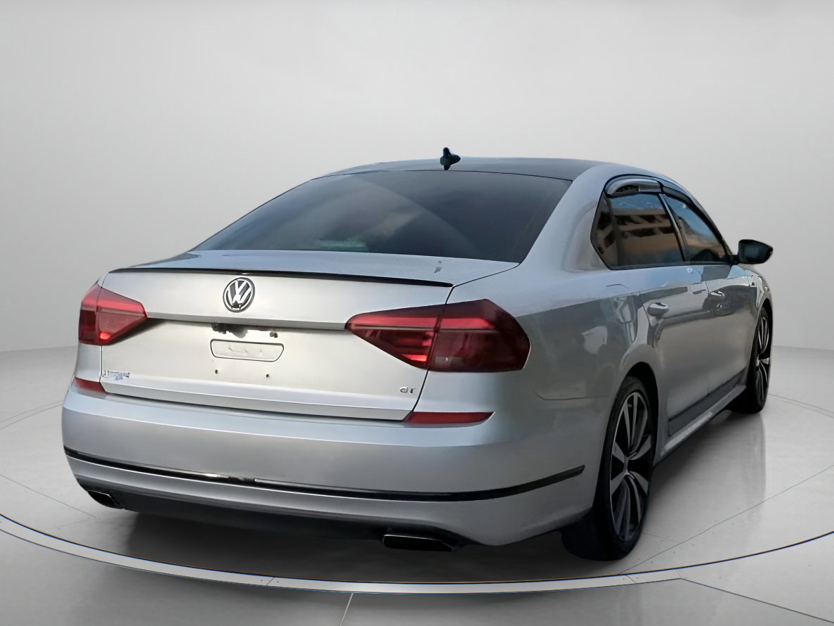Used 2018 Volkswagen Passat GT image 18