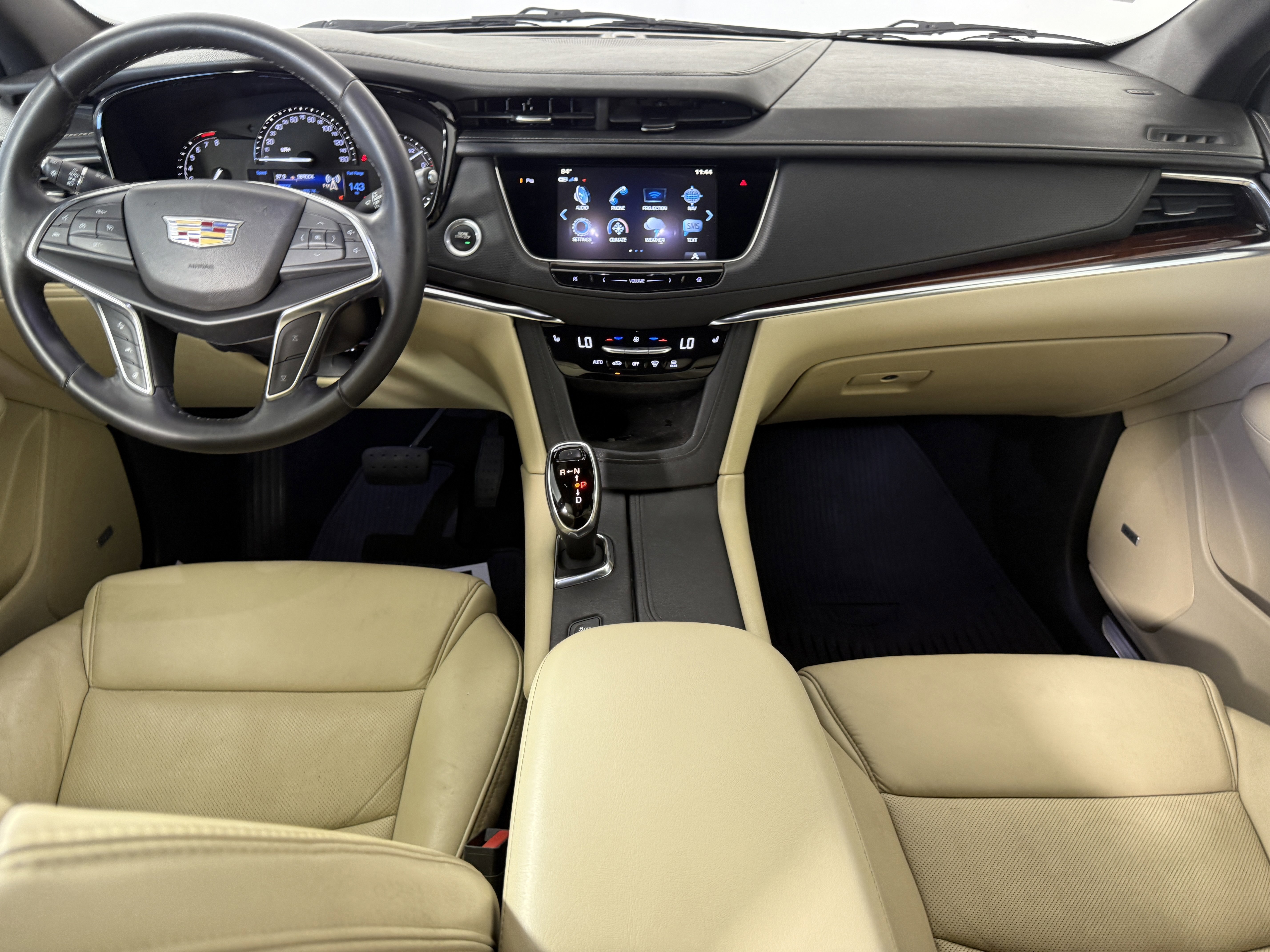 Used 2018 Cadillac XT5 Luxury w/ Driver Awareness Package image 11