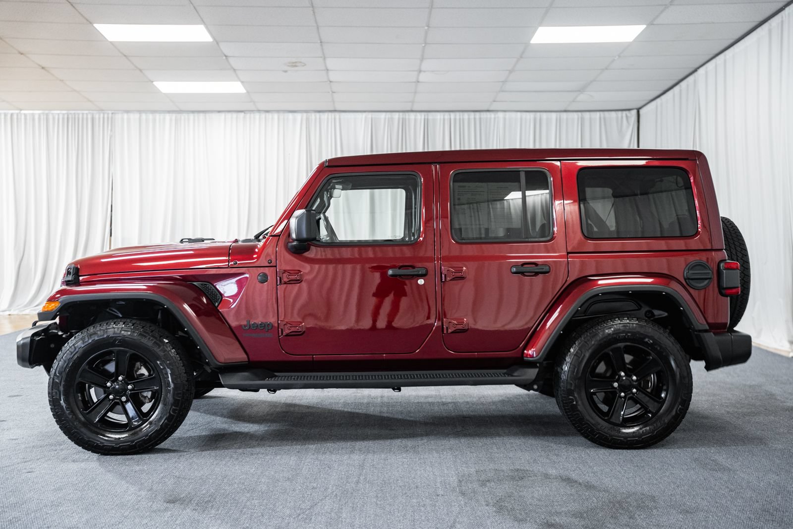 Used 2021 Jeep Wrangler Unlimited Sahara AWD/4WD image 5