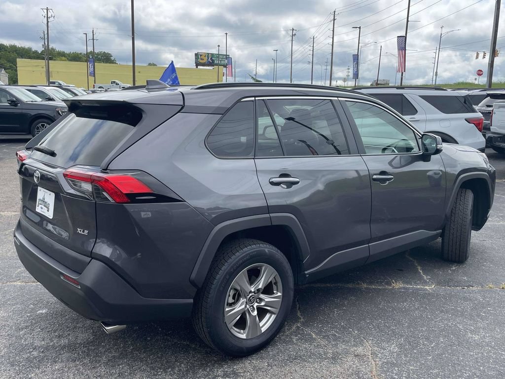 Used 2023 Toyota RAV4 XLE w/ Convenience Package FWD image 3