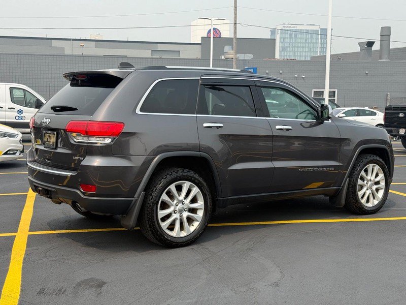 Used 2017 Jeep Grand Cherokee Limited w/ Luxury Group II AWD/4WD image 3