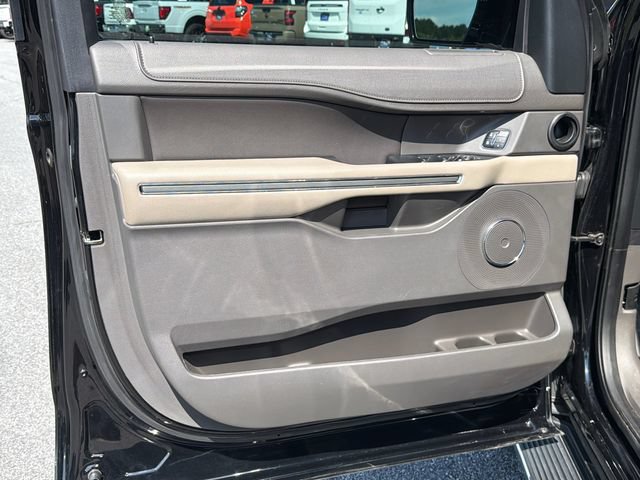 Certified 2018 Ford Expedition XLT w/ Equipment Group 202A RWD image 12