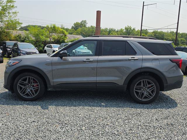 Certified 2025 Ford Explorer ST-Line w/ Premium Package AWD/4WD image 3