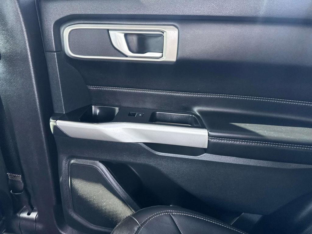 Certified 2022 Ford Explorer XLT w/ Equipment Group 202A image 14