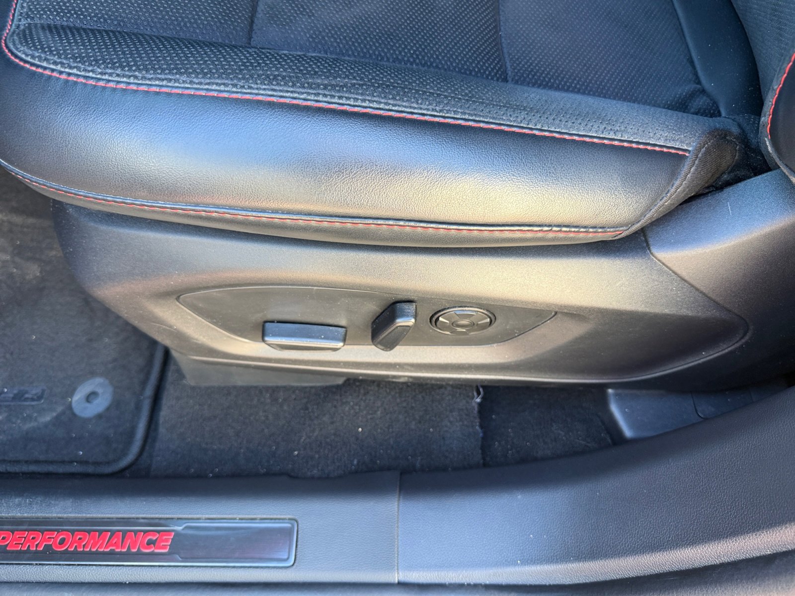 Certified 2025 Ford Explorer ST image 15