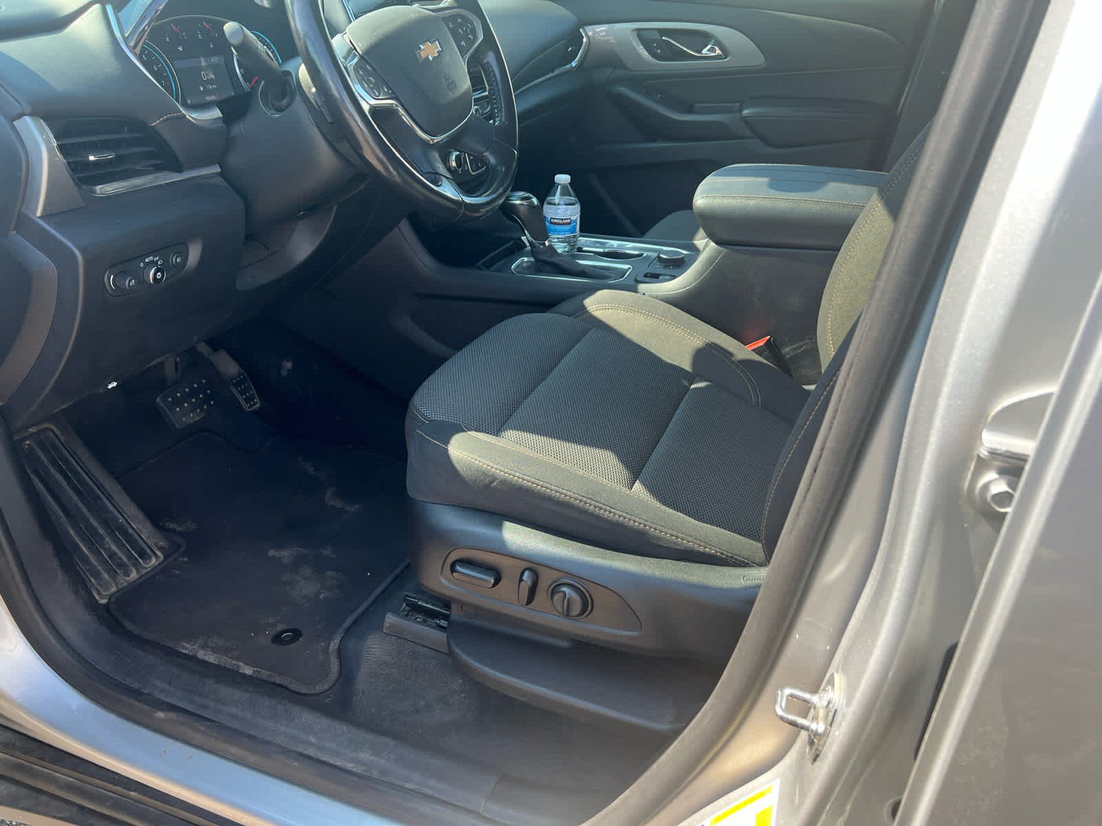Used 2020 Chevrolet Traverse LT w/ Driver Confidence II Package AWD/4WD image 9