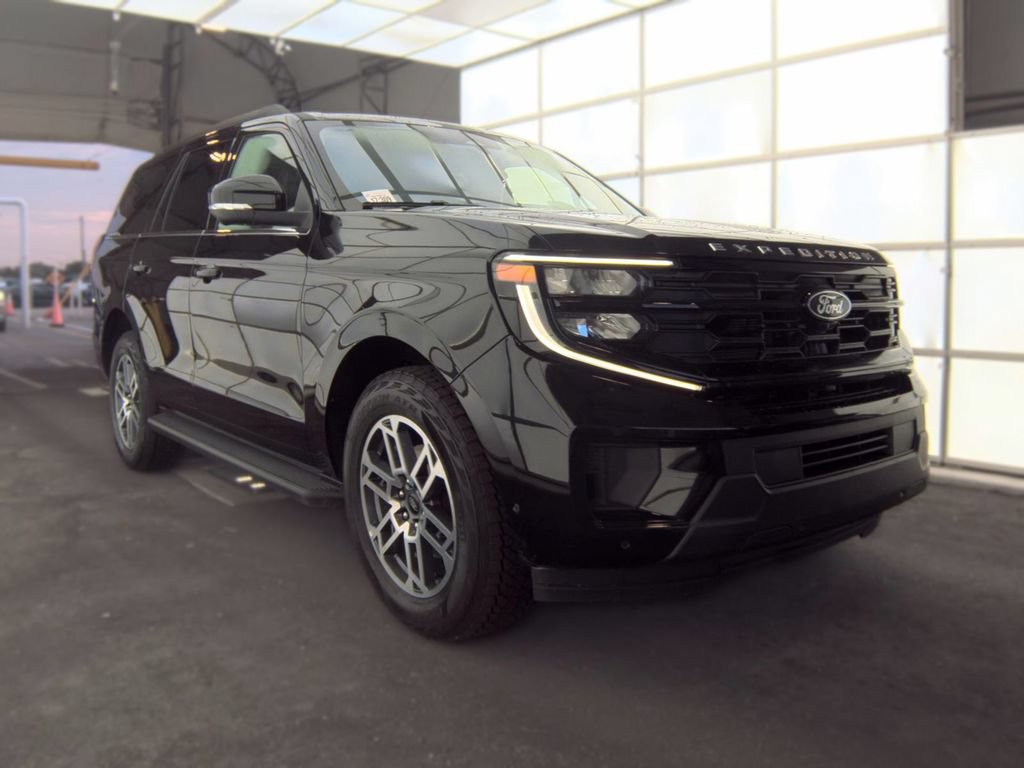 Certified 2025 Ford Expedition Active AWD/4WD image 2