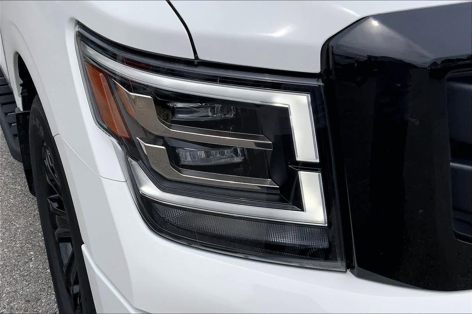Used 2024 Nissan Titan SV RWD image 27