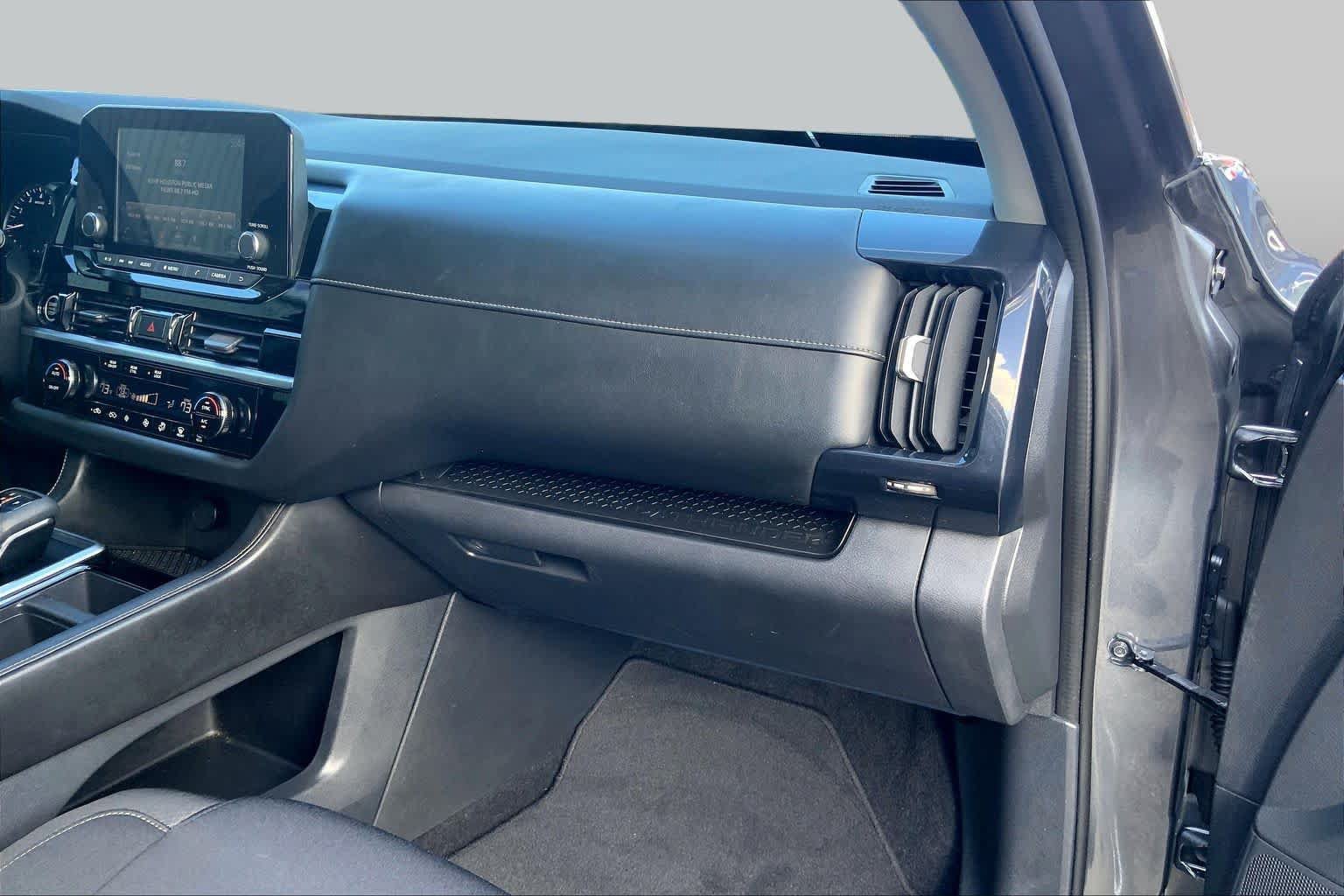 Used 2022 Nissan Pathfinder S FWD image 19