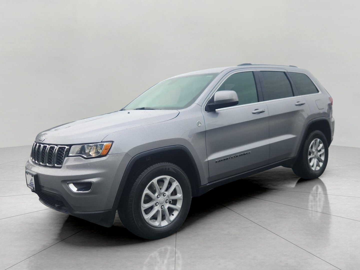 Used 2021 Jeep Grand Cherokee Laredo AWD/4WD image 3