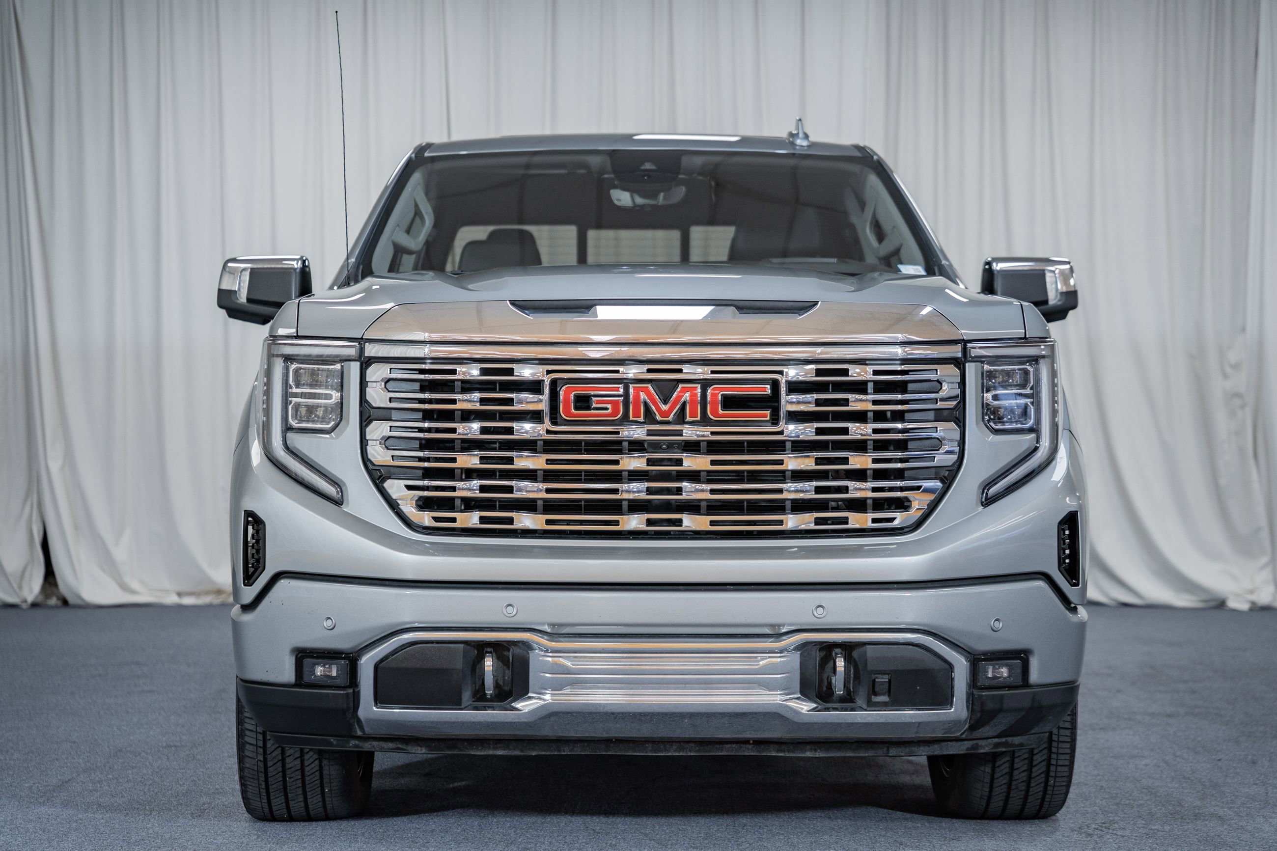 Used 2024 GMC Sierra 1500 Denali w/ Technology Package image 2