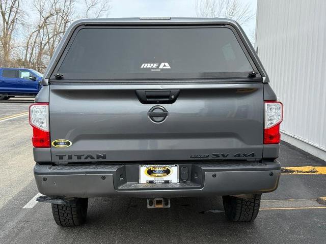 Used 2019 Nissan Titan SV w/ SV Convenience Package image 2