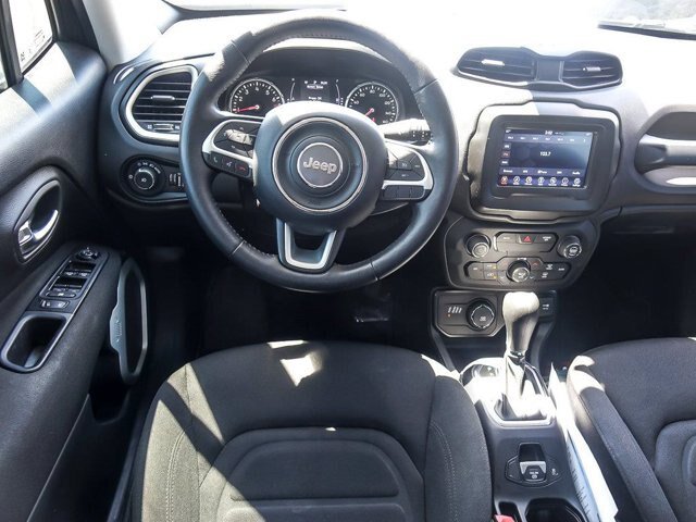 Used 2020 Jeep Renegade Latitude w/ Cold Weather Group AWD/4WD image 15