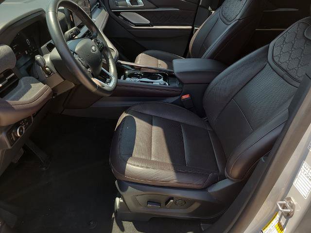 Certified 2025 Ford Explorer Platinum w/ LUX Leather Package AWD/4WD image 24