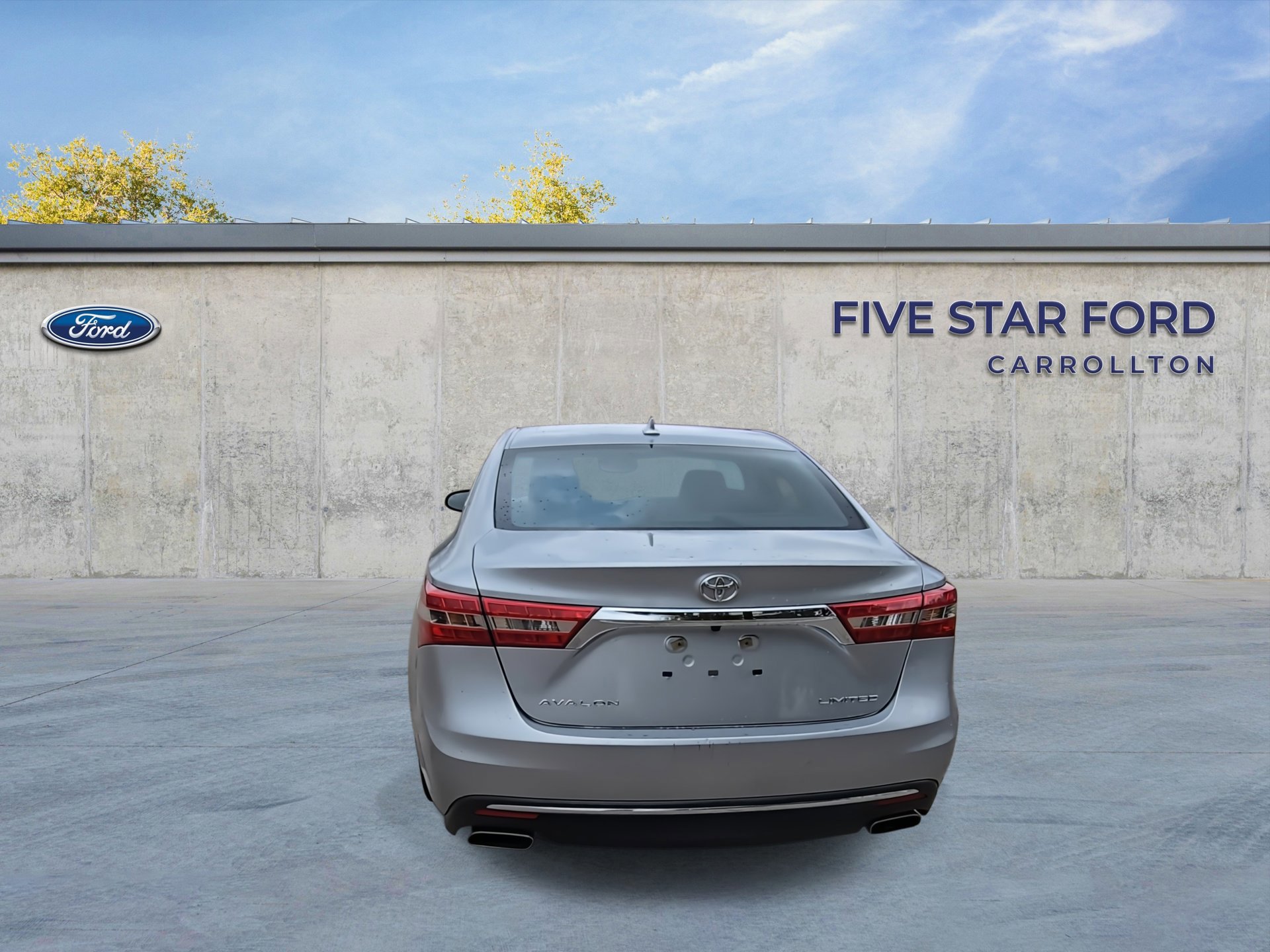 Used 2018 Toyota Avalon Limited w/ All Weather Liner Package image 4