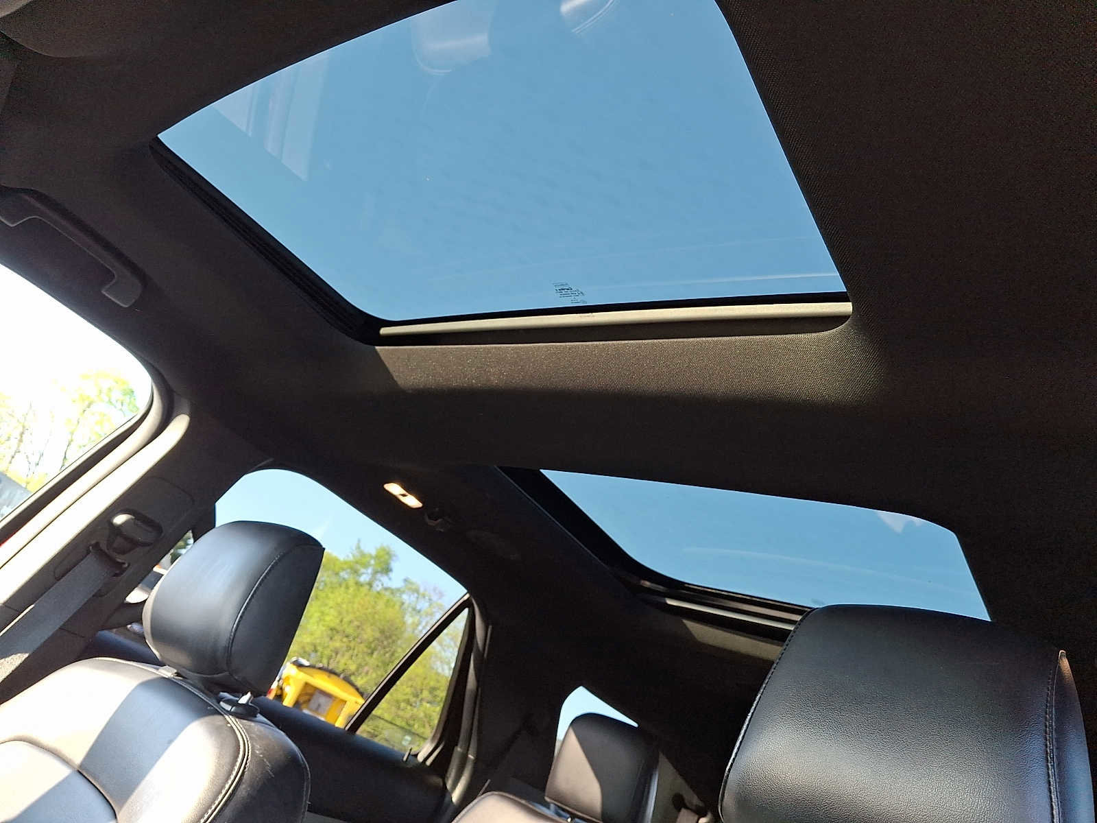 Certified 2019 Ford Explorer XLT w/ Equipment Group 202A image 15