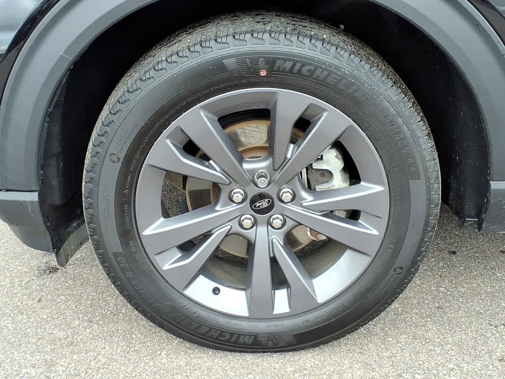 Certified 2023 Ford Explorer XLT w/ Equipment Group 202A AWD/4WD image 9