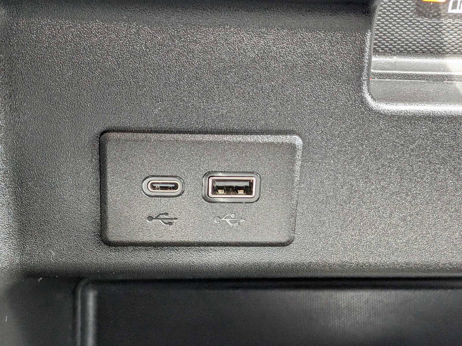 Used 2024 GMC Sierra 1500 AT4 w/ Technology Package image 32