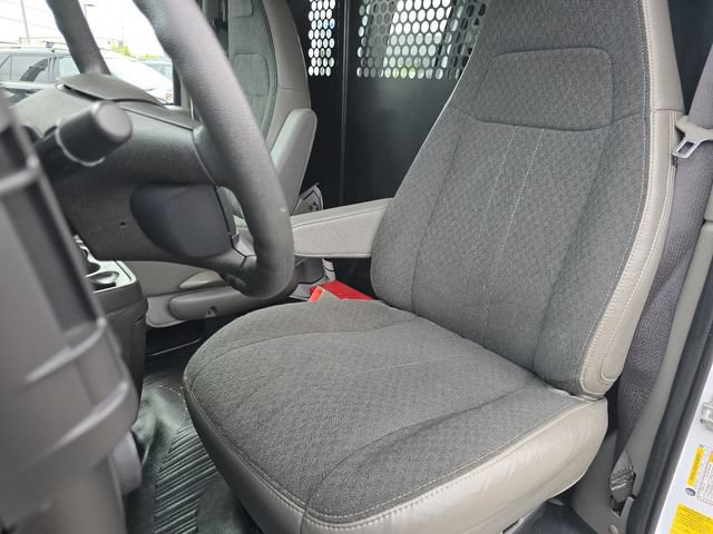 Used 2025 Chevrolet Express 2500 w/ Driver Convenience Package RWD image 17