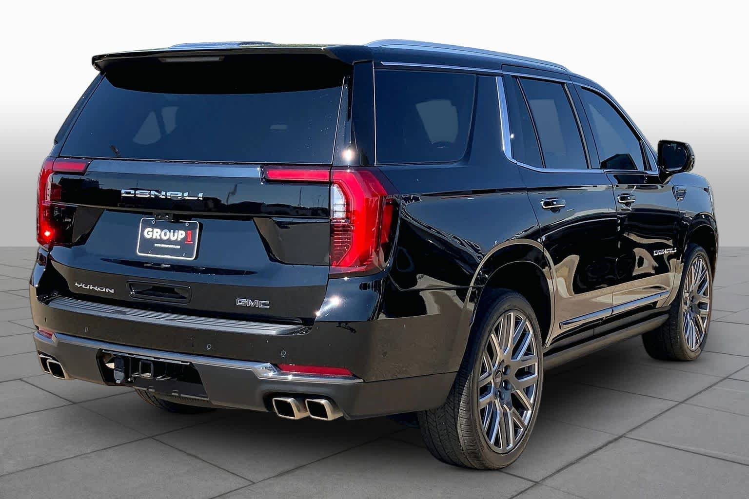 Used 2025 GMC Yukon Denali Ultimate AWD/4WD image 13