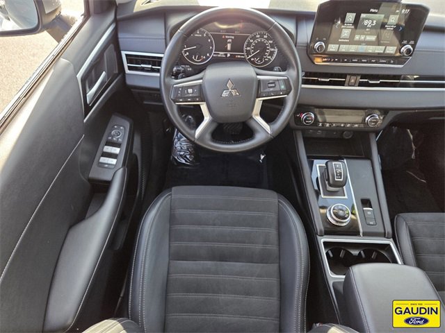 Used 2024 Mitsubishi Outlander SE image 13