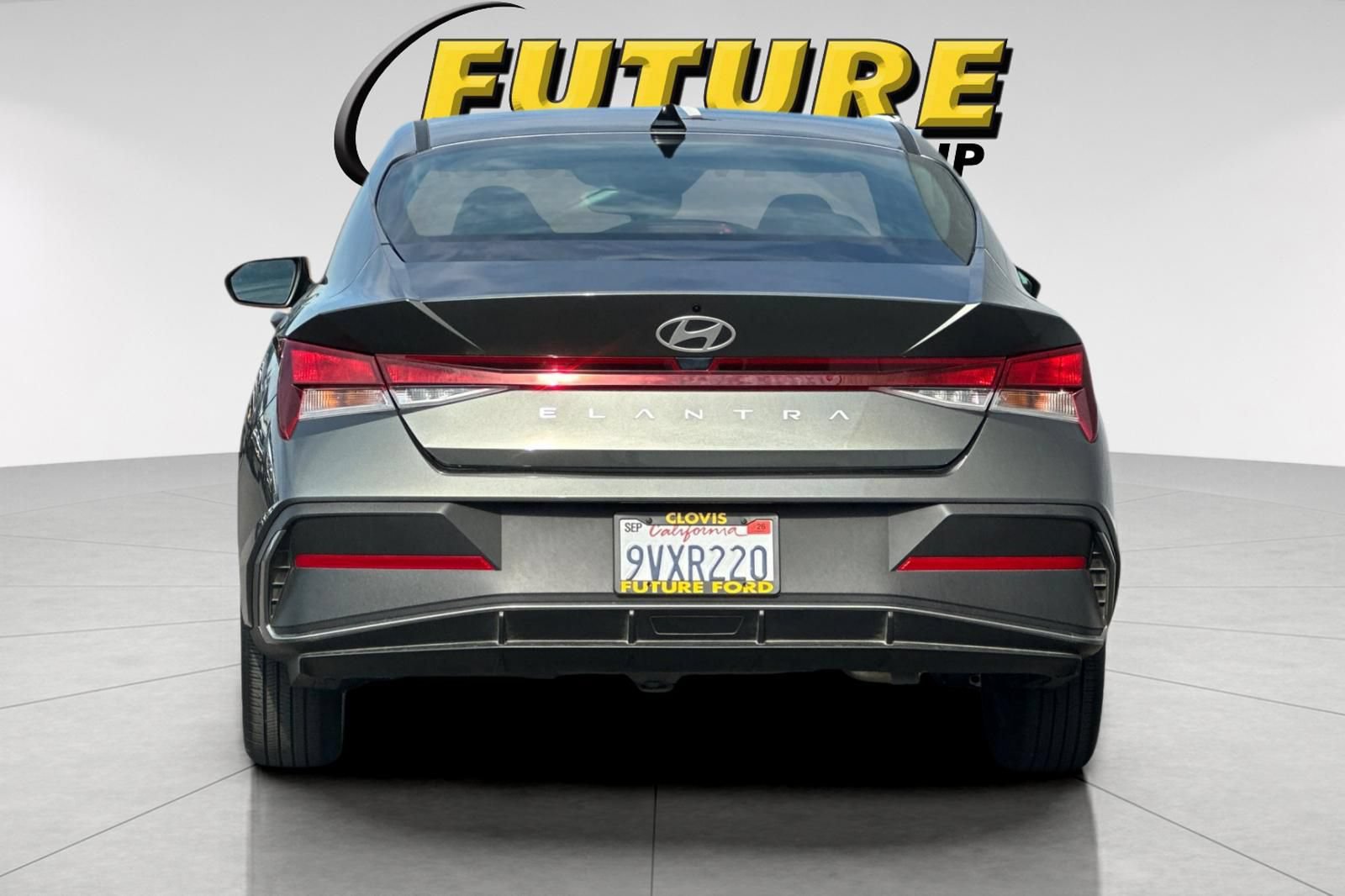 Used 2025 Hyundai Elantra SE FWD image 4