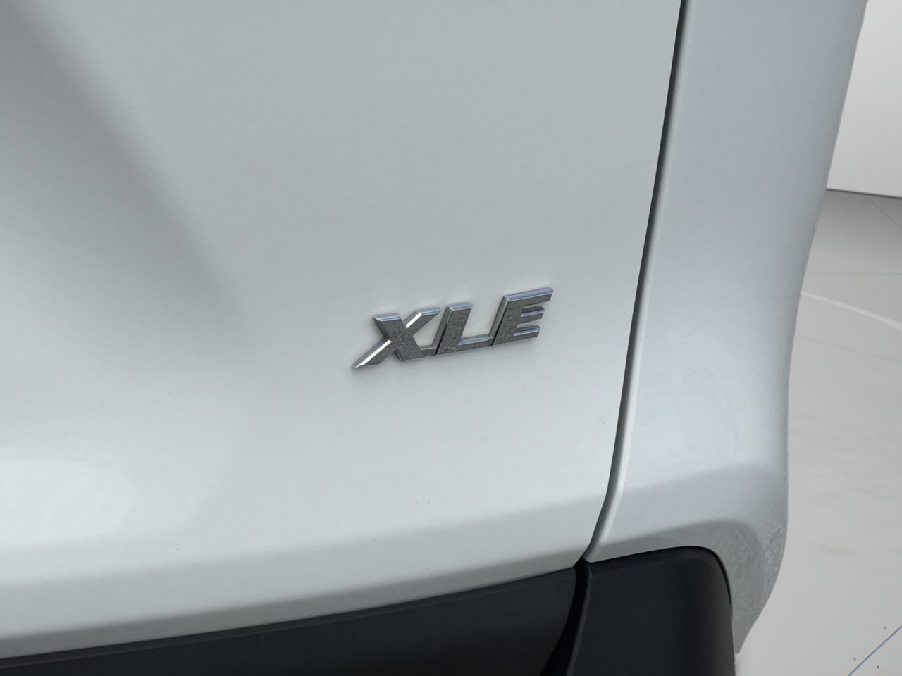 Used 2024 Toyota RAV4 XLE FWD image 9