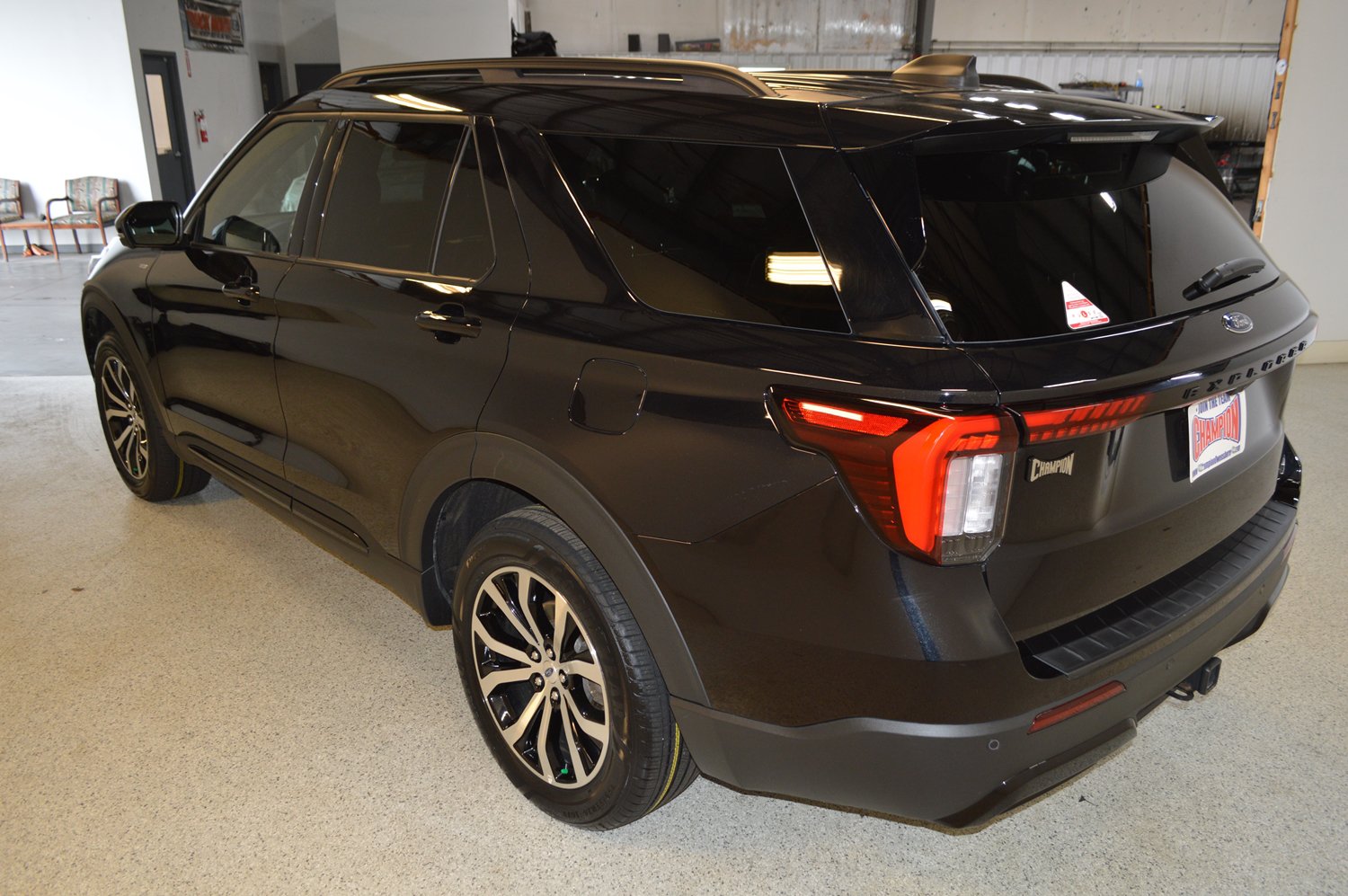 Certified 2025 Ford Explorer ST-Line AWD/4WD image 5