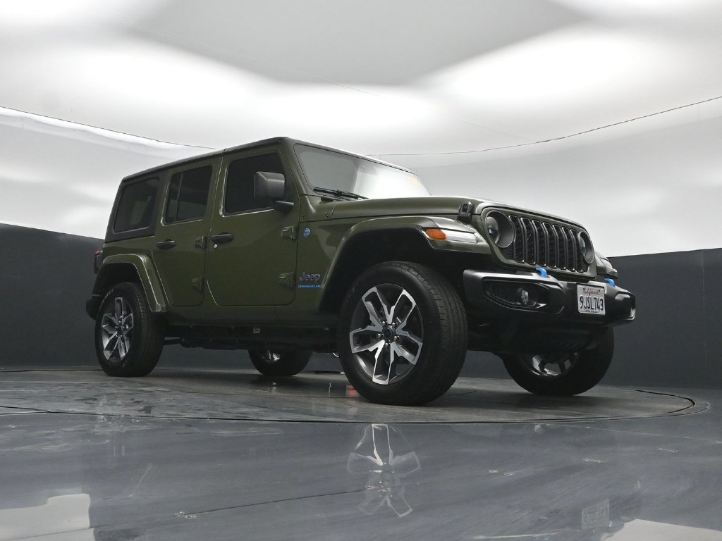 Used 2024 Jeep Wrangler Unlimited w/ Convenience Group AWD/4WD image 42
