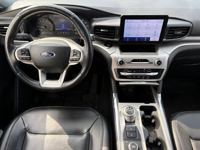 Certified 2022 Ford Explorer XLT w/ Equipment Group 202A AWD/4WD image 3