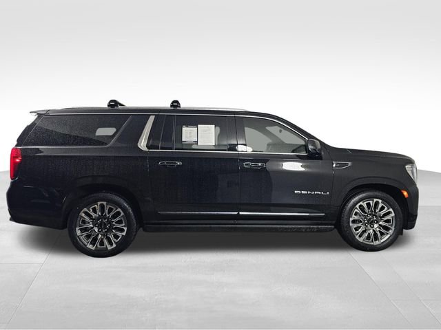 Used 2023 GMC Yukon XL Denali Ultimate AWD/4WD image 5