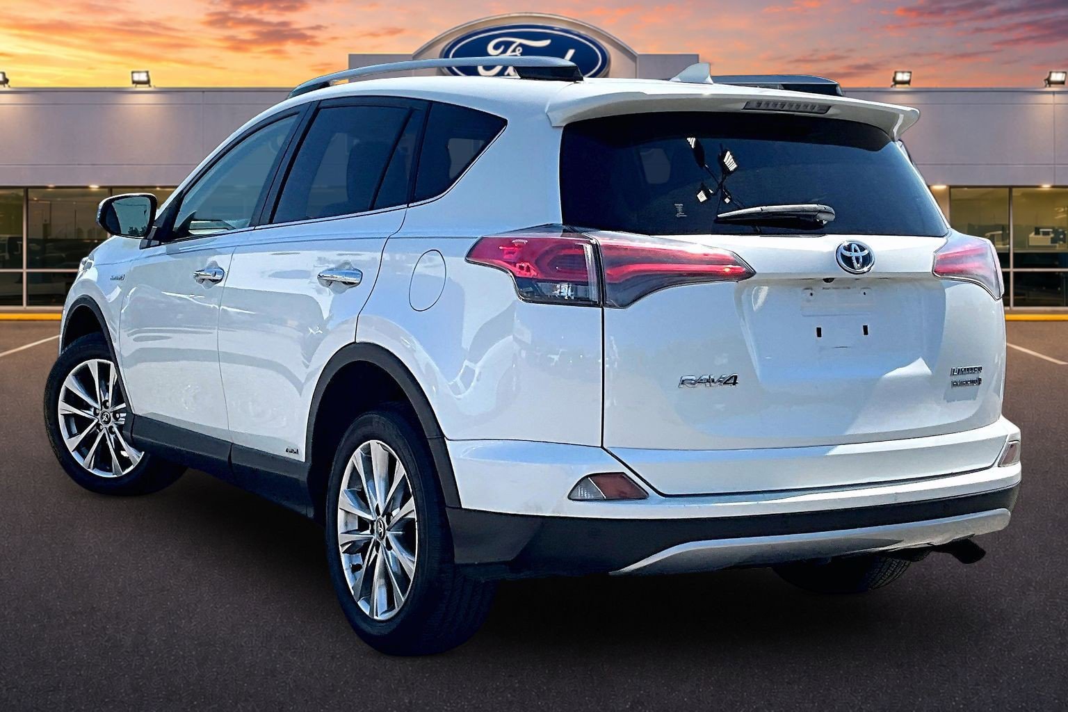 Used 2017 Toyota RAV4 Limited w/ Advanced Technology Package AWD/4WD image 2