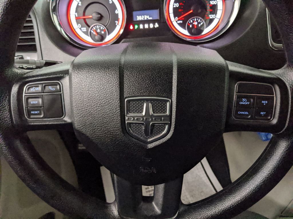 Used 2018 Dodge Grand Caravan SE w/ UConnect Hands-Free Group image 17