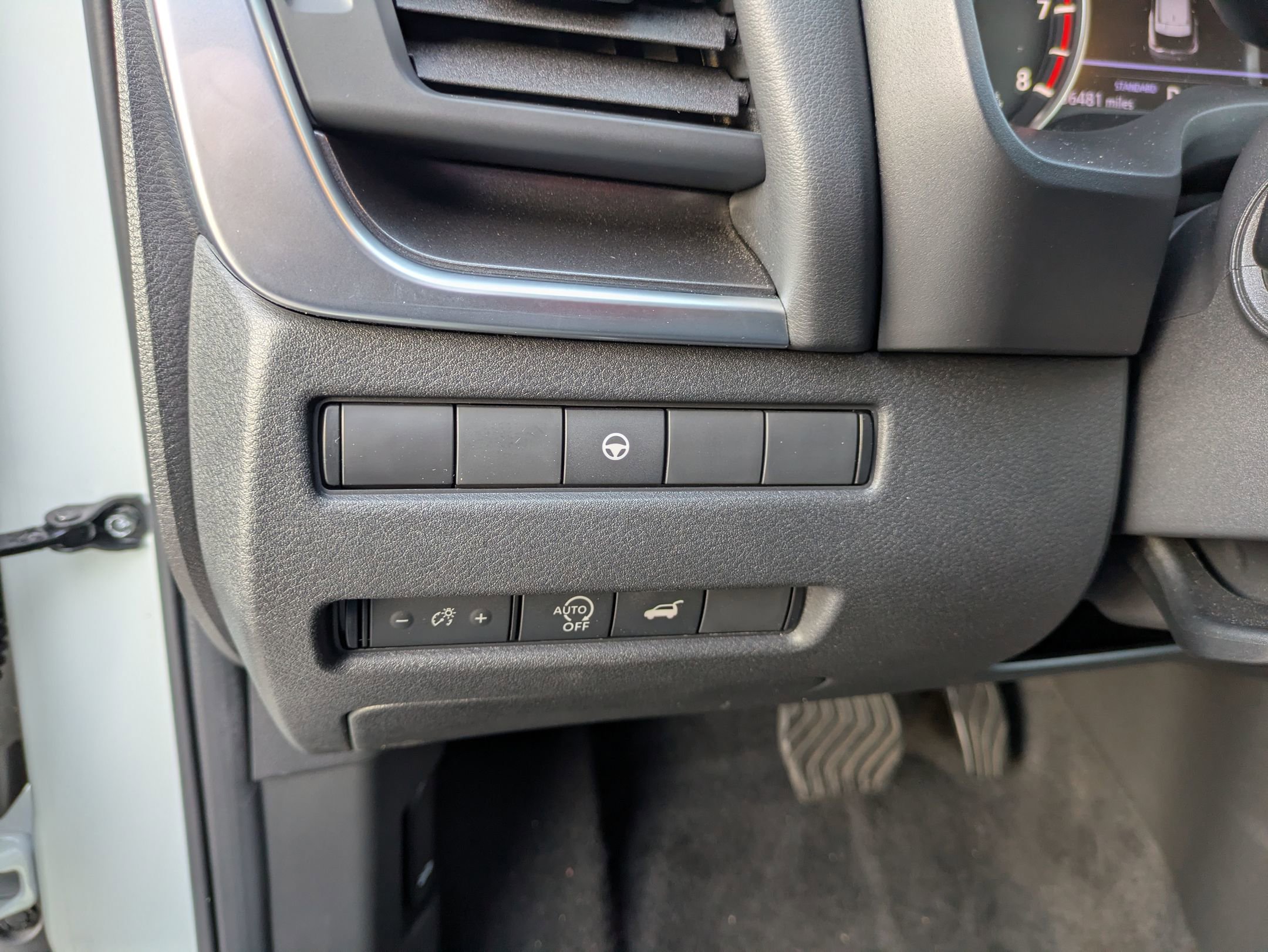 Used 2023 Nissan Rogue SV w/ SV Premium B Package FWD image 17